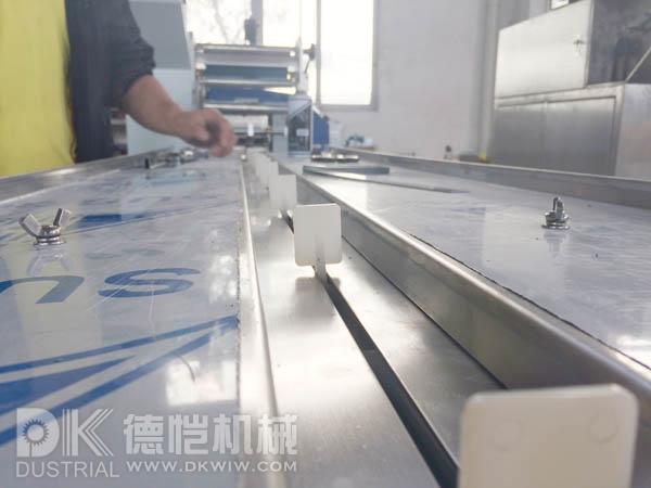 德愷包裝機(jī)械 枕式包裝設(shè)備 封切設(shè)備 管材包裝設(shè)備 廣東德愷機(jī)械有限公司 佛山德愷機(jī)械有限公司 德愷機(jī)械包裝機(jī) 佛山德愷包裝機(jī) 廣東德愷包裝機(jī) 佛山德愷包裝機(jī) 枕式包裝機(jī)廠家 自動(dòng)整理包裝機(jī) 封切收縮機(jī) 立式包裝機(jī) 稱重充填設(shè)備 提升輸送設(shè)備 封切收縮機(jī) 高速邊封包裝機(jī) 高速邊封收縮包裝機(jī) 全自動(dòng)直進(jìn)料袖口式包裝機(jī) 高速恒溫?zé)崾湛s包裝機(jī) 全自動(dòng)封切包裝機(jī) 回轉(zhuǎn)式枕式包裝機(jī) 回轉(zhuǎn)伺服式枕式包裝機(jī) 下走紙枕式包裝機(jī) 往復(fù)式枕式包裝機(jī) 不銹鋼理料線食品包裝機(jī)廠家 餅干包裝機(jī) 伺服包裝機(jī)